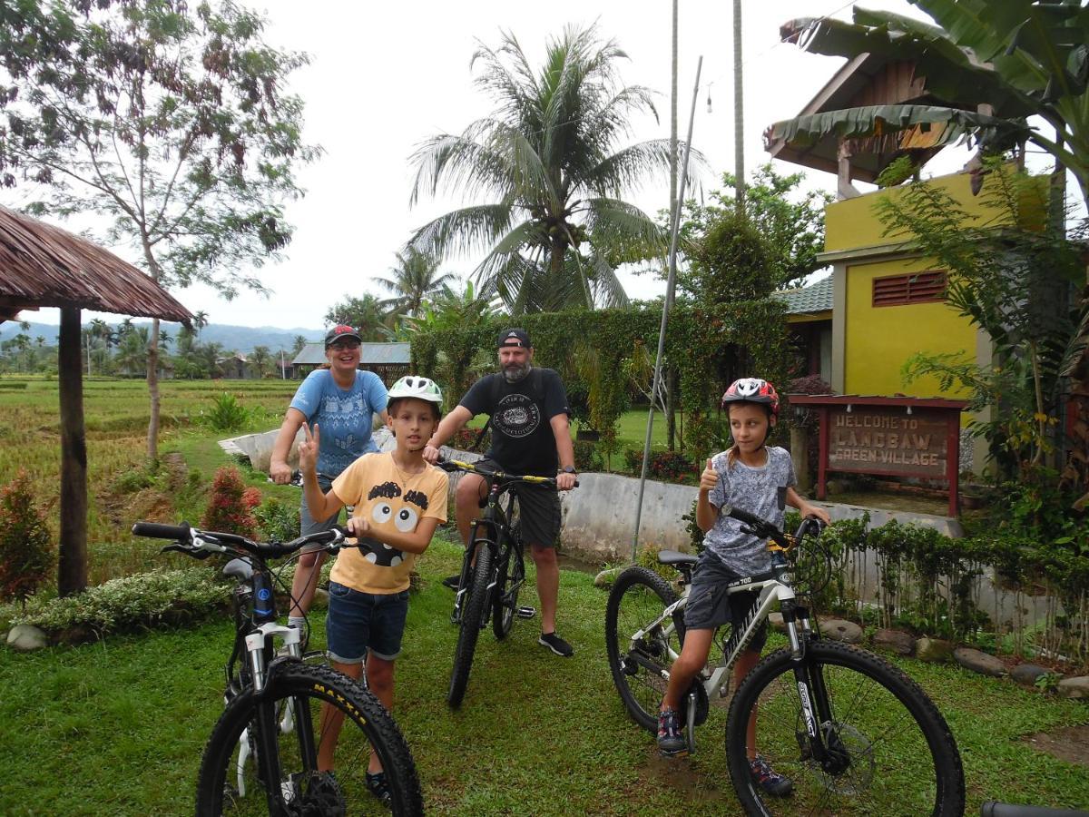 Ambow Homestay Jungle Trekking & Village Tour Bukit Lawang Exteriör bild