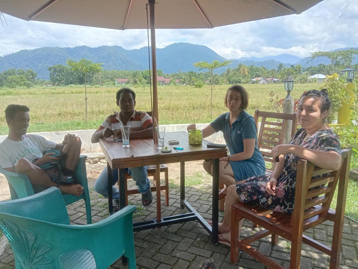 Ambow Homestay Jungle Trekking & Village Tour Bukit Lawang Exteriör bild