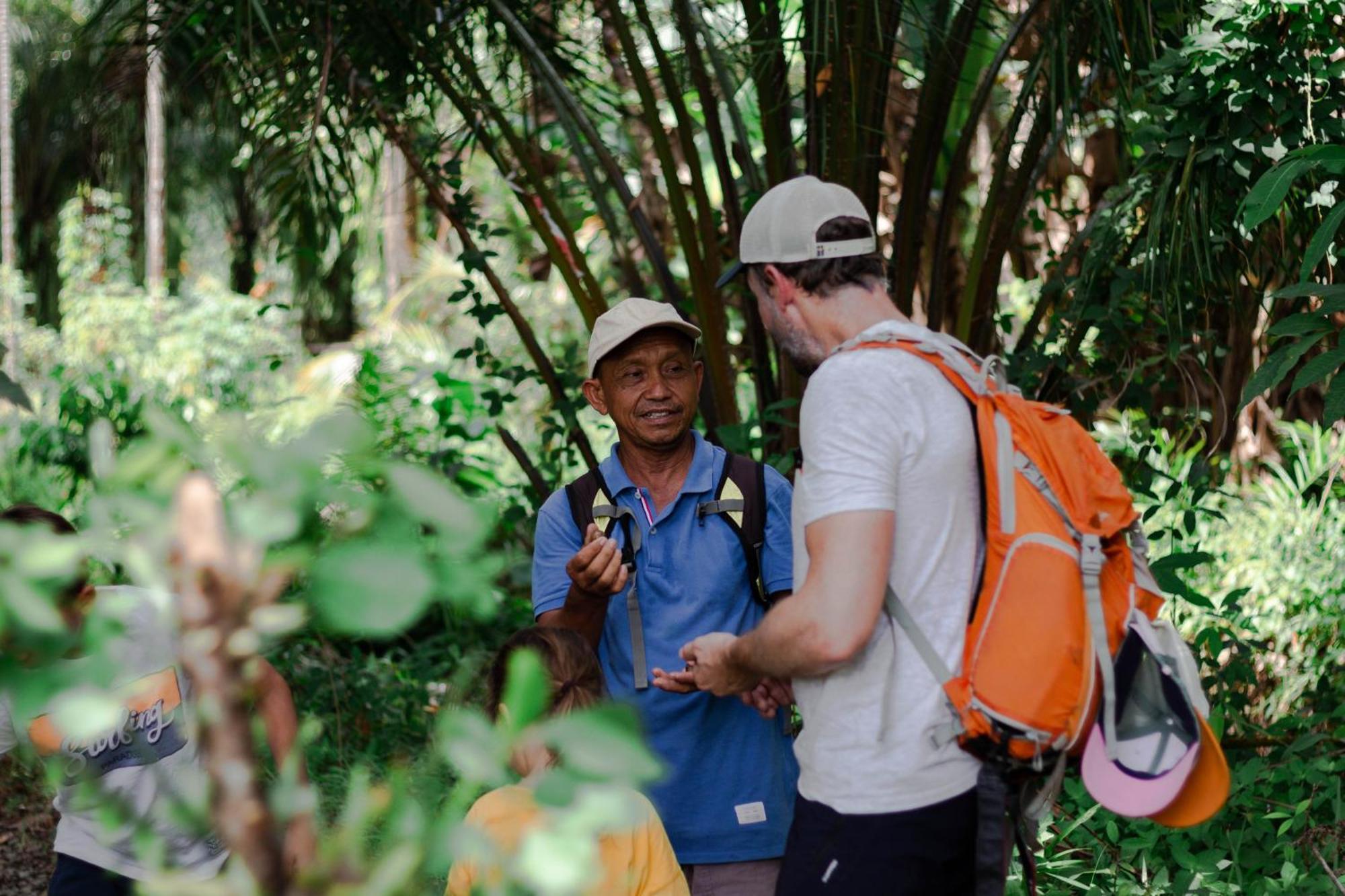 Ambow Homestay Jungle Trekking & Village Tour Bukit Lawang Exteriör bild