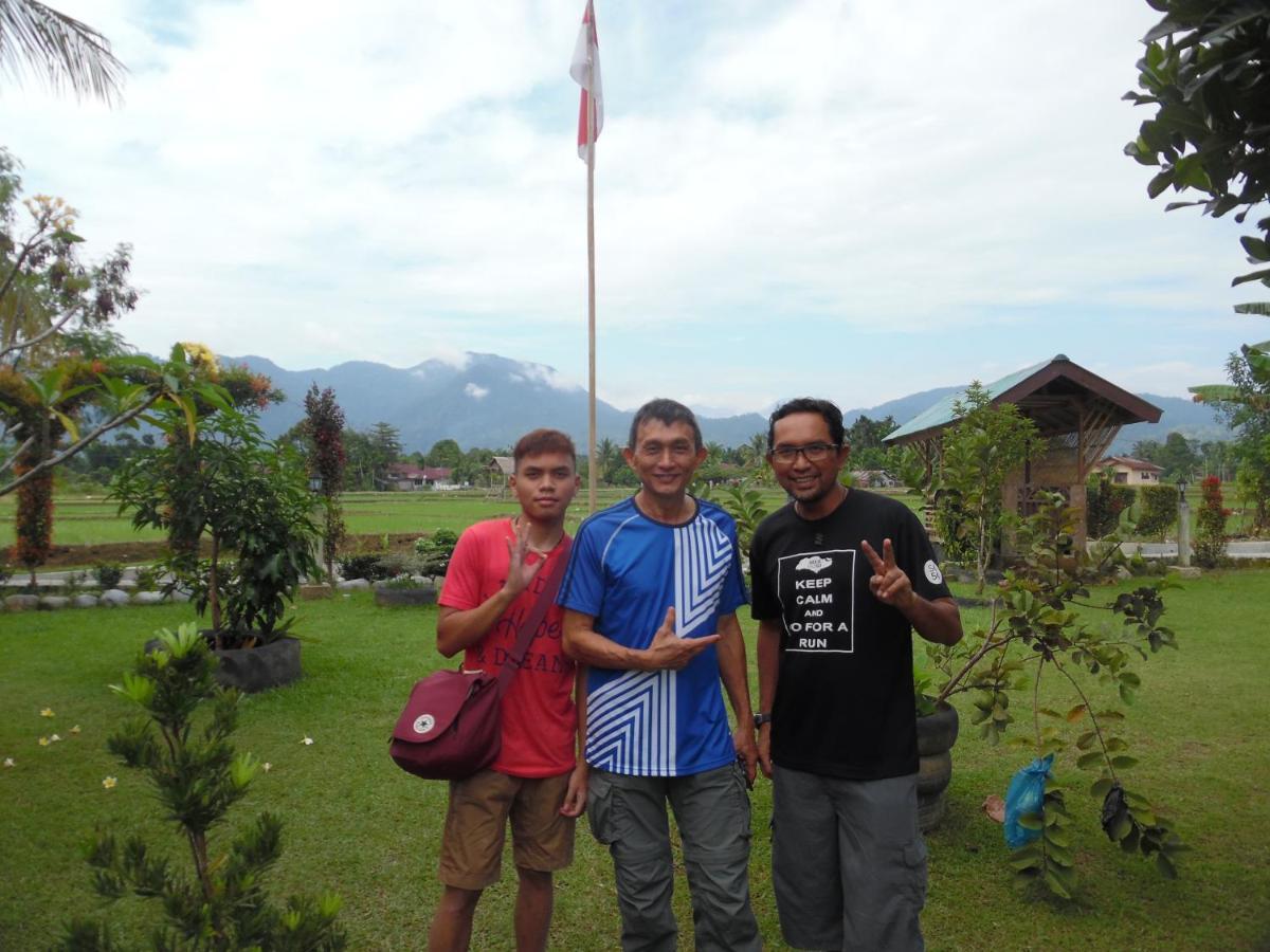 Ambow Homestay Jungle Trekking & Village Tour Bukit Lawang Exteriör bild