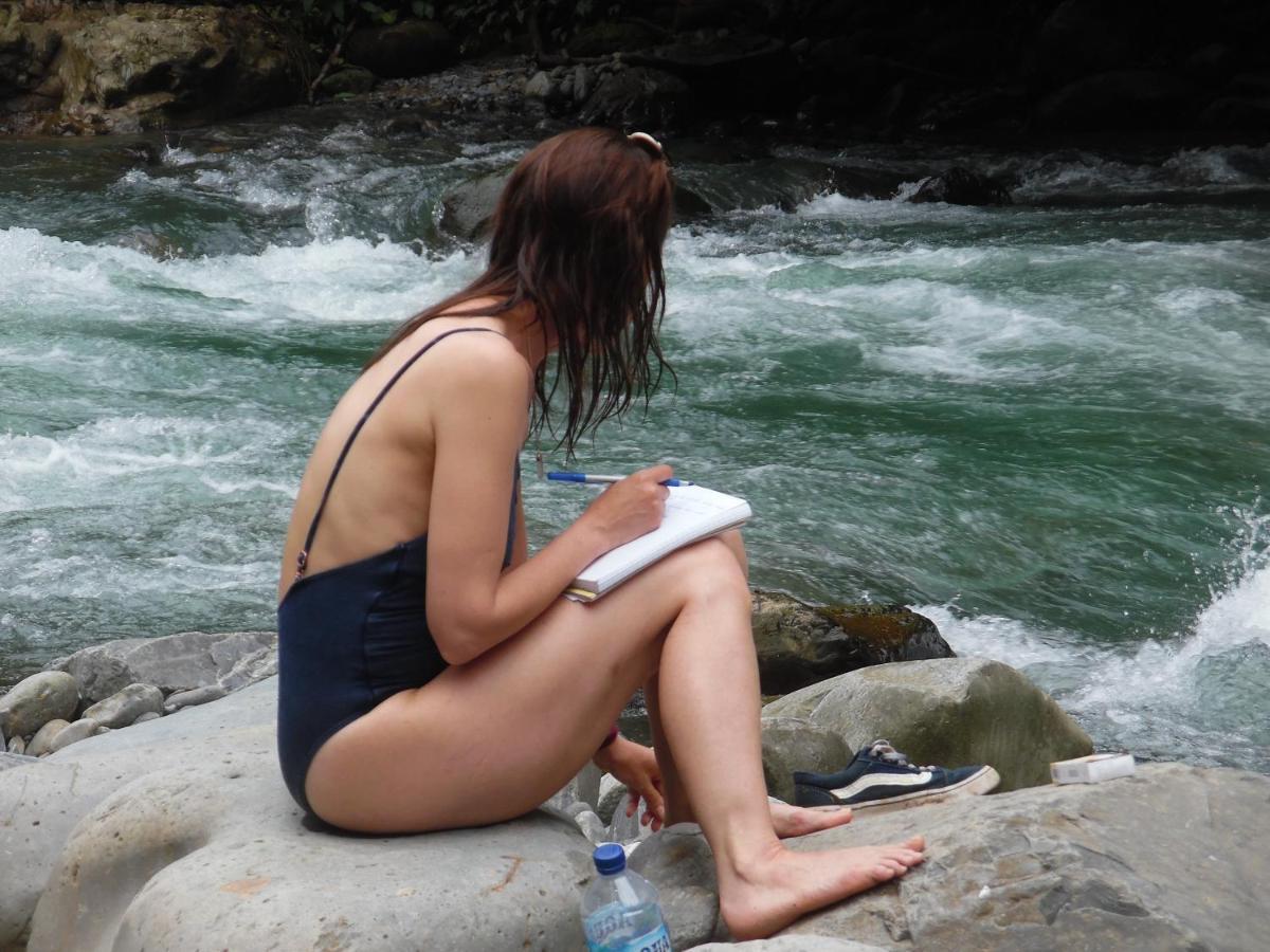 Ambow Homestay Jungle Trekking & Village Tour Bukit Lawang Exteriör bild